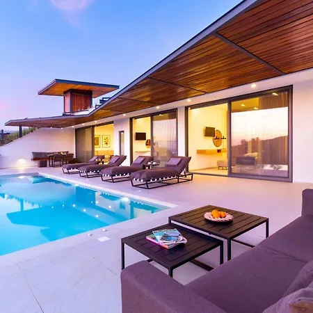 Villa Beyond The Horizon